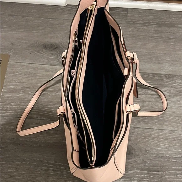 Tory Burch Tote Bag - Picture 4 of 9